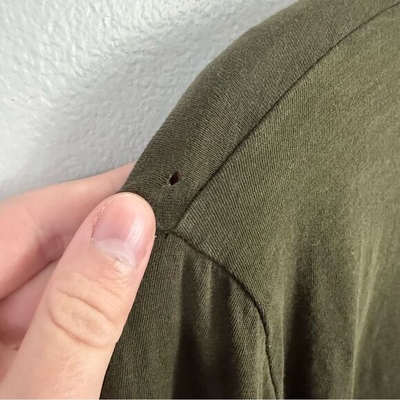 Madewell Army Green Whisper Cotton Turtleneck Tee Size Medium Minimalist Casual - Picture 6 of 14